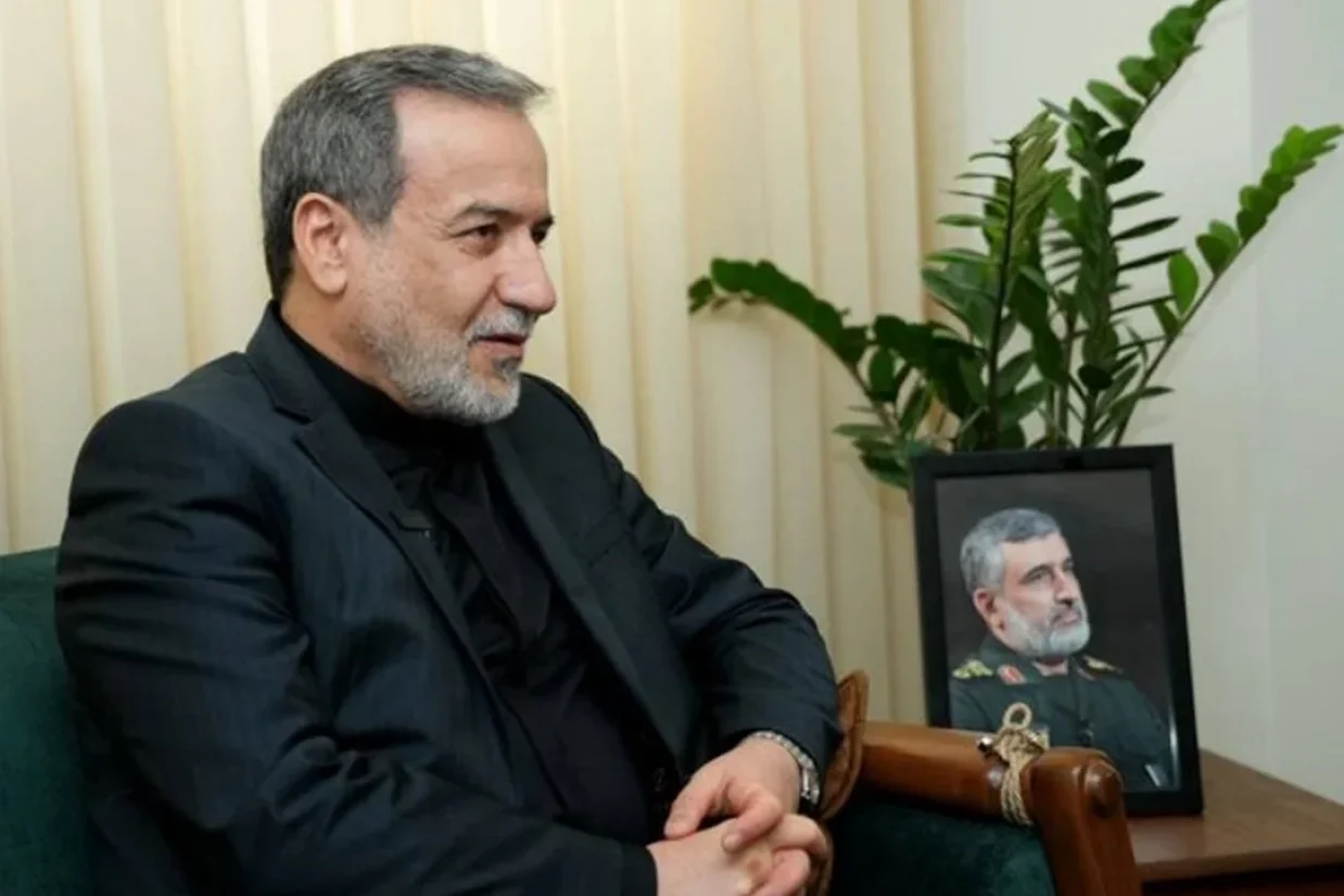عباس عراقچی، وزیر امور خارجه جمهوری اسلامی گفت که مواضع جمهوری اسلامی تغییری نکرده و هم‌چنان به غنی‌سازی ادامه خواهند داد.