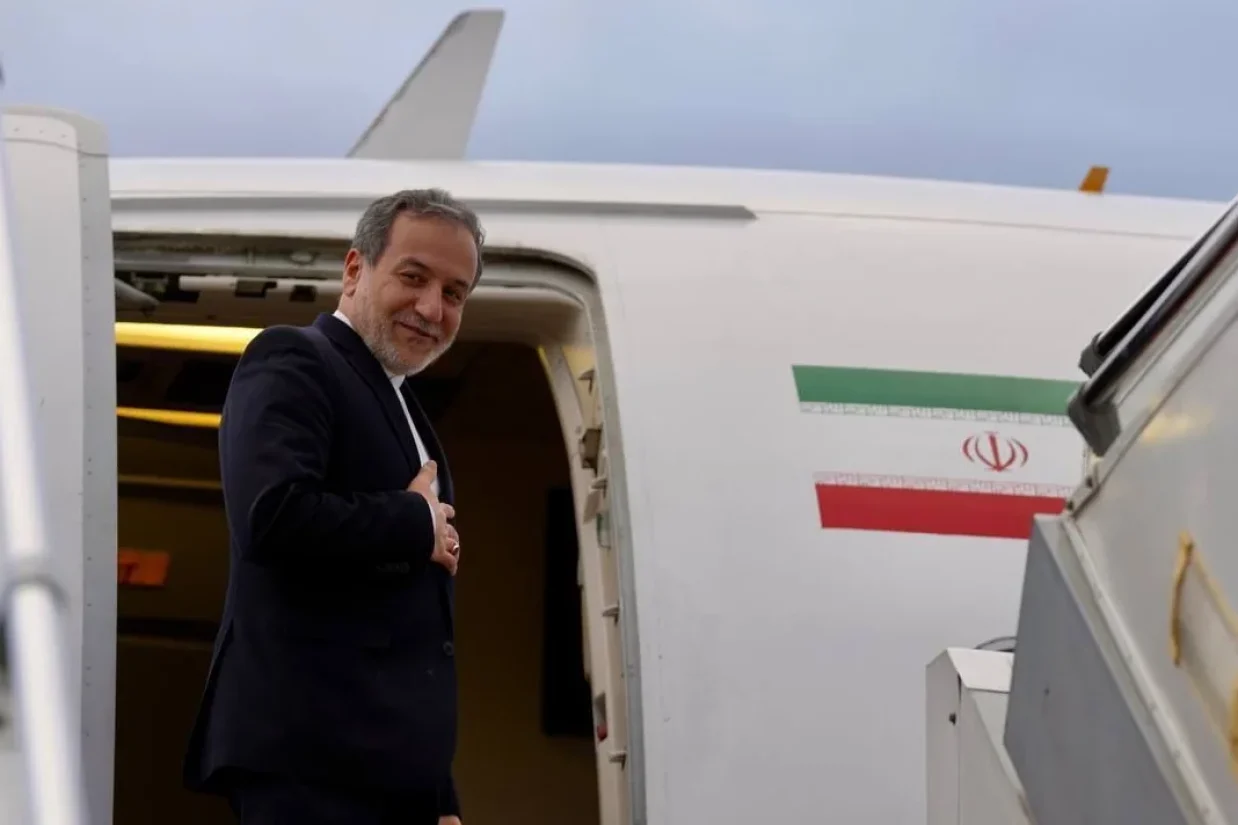 عباس عراقچی، وزیر امور خارجه جمهوری اسلامی، صبح امروز دوشنبه در رأس هیأتی تهران را به مقصد چین ترک کرد.