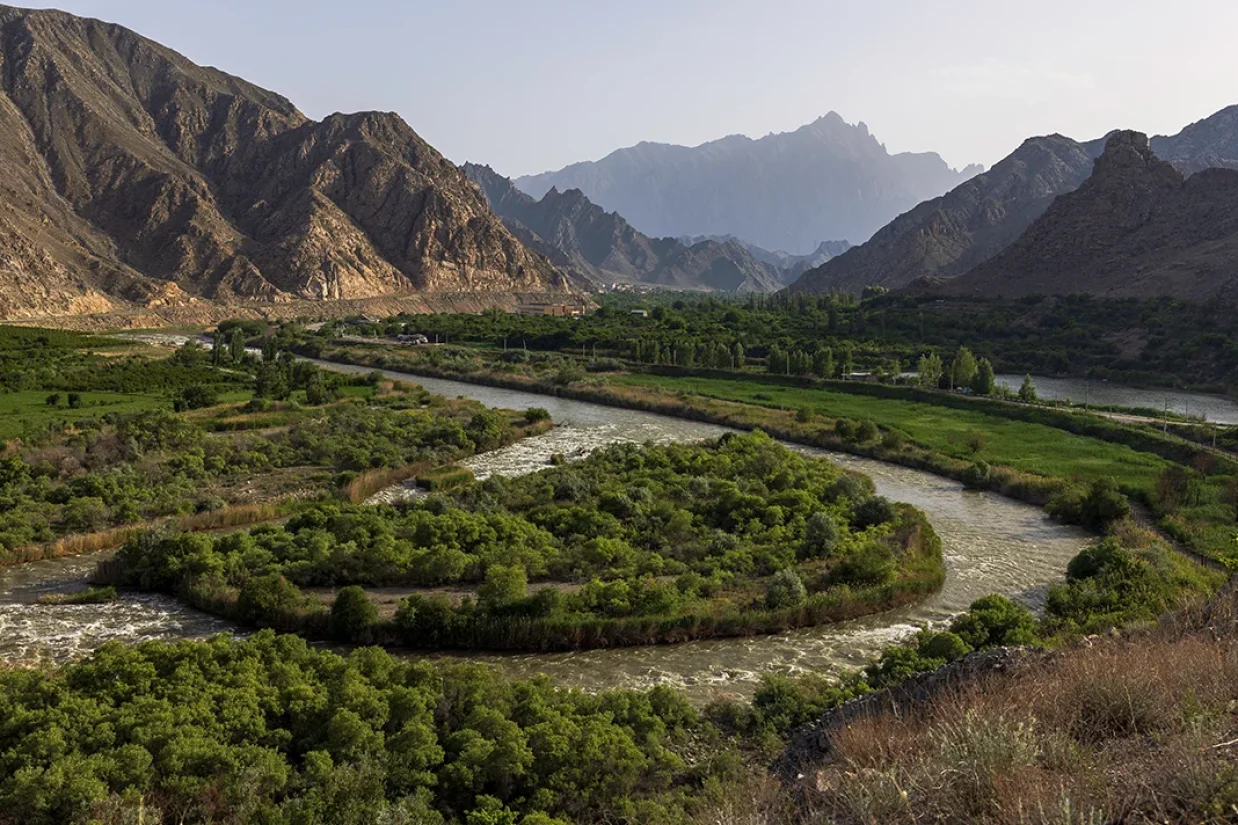 نایب ‌رئیس پارلمان ارمنستان تأکید کرد که منافع تهران و ایروان تا حد زیادی همسو است و هیچ کریدور برون‌مرزی از خاک ارمنستان عبور نخواهد کرد.