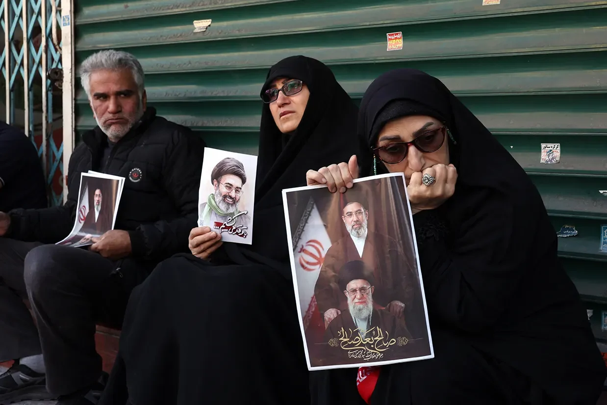 احمد مروی، تولیت آستان قدس رضوی، اعلام کرد که مجتبی خامنه‌ای، رهبر جمهوری اسلامی، پیش و پس از مراسم تدفین پدرش در مشهد حضور داشته و وضعیت جسمانی او «بسیار خوب» است.