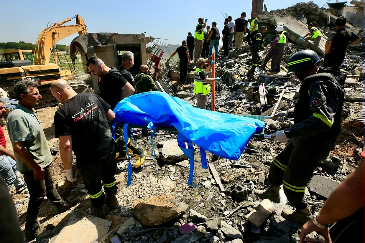 در ادامه درگیری‌ها میان اسرائیل و حزب‌الله لبنان، امروز دست‌کم ۱۷ نفر در حملات هوایی اسرائیل در مناطق مختلف لبنان کشته شدند.