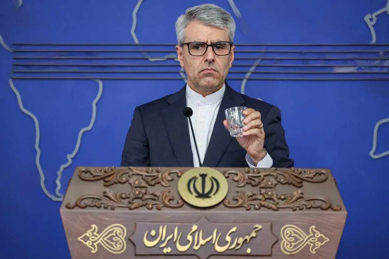 اسماعیل بقایی، سخنگوی وزارت امورخارجه جمهوری اسلامی گفت در مذاکره احتمالی میان تهران و واشنگتن، حتما بازخواست از آمریکا و مطالبه غرامت در دستورکار خواهد بود.