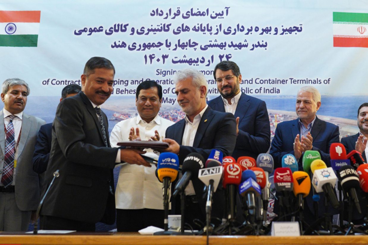 وزیر امور خارجه هند گفته است که هند انتظار دارد « قرارداد بلندمدتی » با ایران برای مدیریت بندر چابهار ایران منعقد کند.