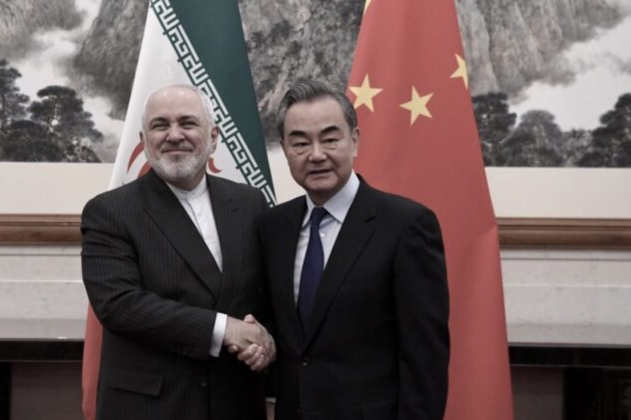 ایران زمانی نه چندان دور، مسئولین ایران در برابر مفهوم کمونیسم و حکومت‌های کمونیستی، رویکردی انتقادی داشتند، و تجلی این رویکرد در شعار معر