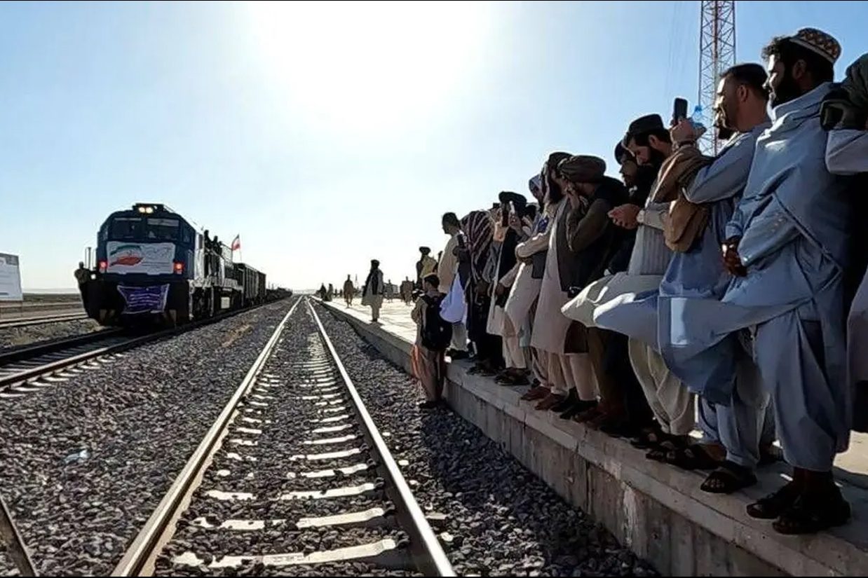 مصطفی رضایی، رئیس کنسرسیوم توسعه ریلی افغانستان از آغاز عملیات اجرایی فاز نخست پروژه راه‌آهن هرات–مزارشریف با مشارکت ایران خبر داد.