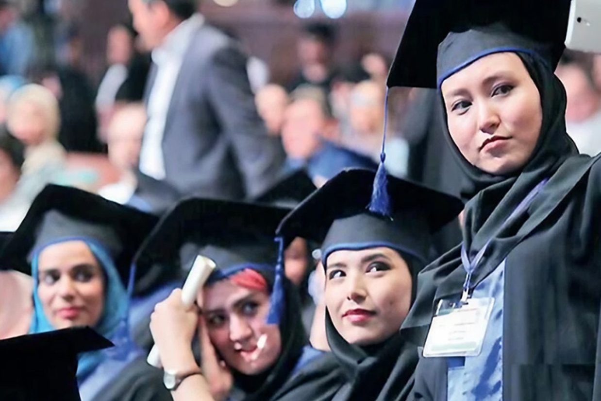 به گفته معاون کنسولی امور مجلس و ایرانیان وزارت امور خارجه، صدهزار دانشجوی خارجی در ایران مشغول تحصیل هستند که عمدتا از کشورهای افغانستان و عراق هستند.