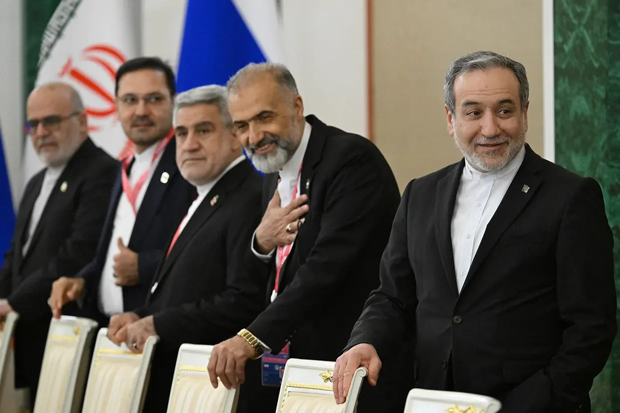 عباس عراقچی، وزیر امور خارجه جمهوری اسلامی تلاش آمریکا برای مذاکره را «گامی مثبت» توصیف کرد، اما گفت در شرایط کنونی برنامه‌ای برای دیدار با مقام‌های آمریکایی وجود ندارد.
