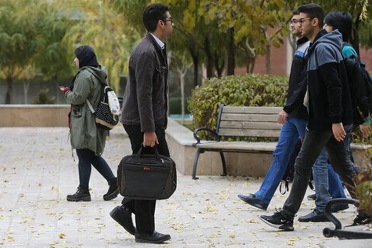 معاون وزارت بهداشت، اعلام کرد که در سال گذشته ۹۱ دانشجوی علوم پزشکی اقدام به خودکشی کردند که طی آن ۷ نفر جان خود را از دست دادند.