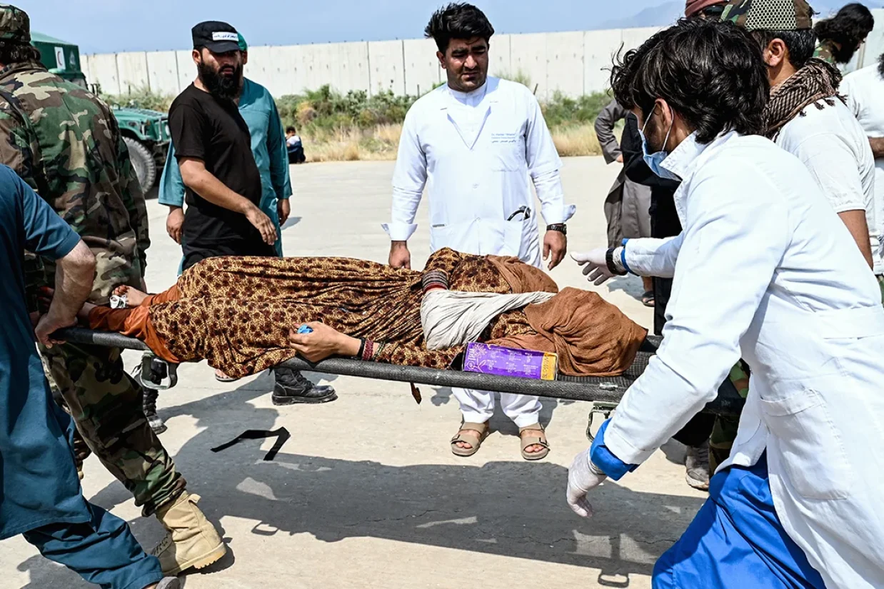 ذبیح‌الله مجاهد سخنگوی طالبان اعلام کرد که بر اثر زلزله در شرق افغانستان تاکنون دست‌کم ۸۰۰ نفر جان باخته‌اند و بیش از ۲۵۰۰ نفر دیگر زخمی شده‌اند.
