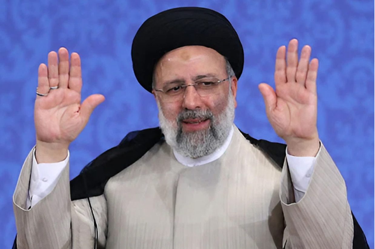 ایسنا: «برخی منابع غیررسمی از شهادت برخی همراهان رئیس‌جمهور خبر می‌دهند، اما منابع رسمی تاکنون هیچ اظهار نظر مشخصی در این مورد نداشته اند و چنین اخباری تا ساعت ١۶:۵٠ دقیقه تایید نمی‌شود.»