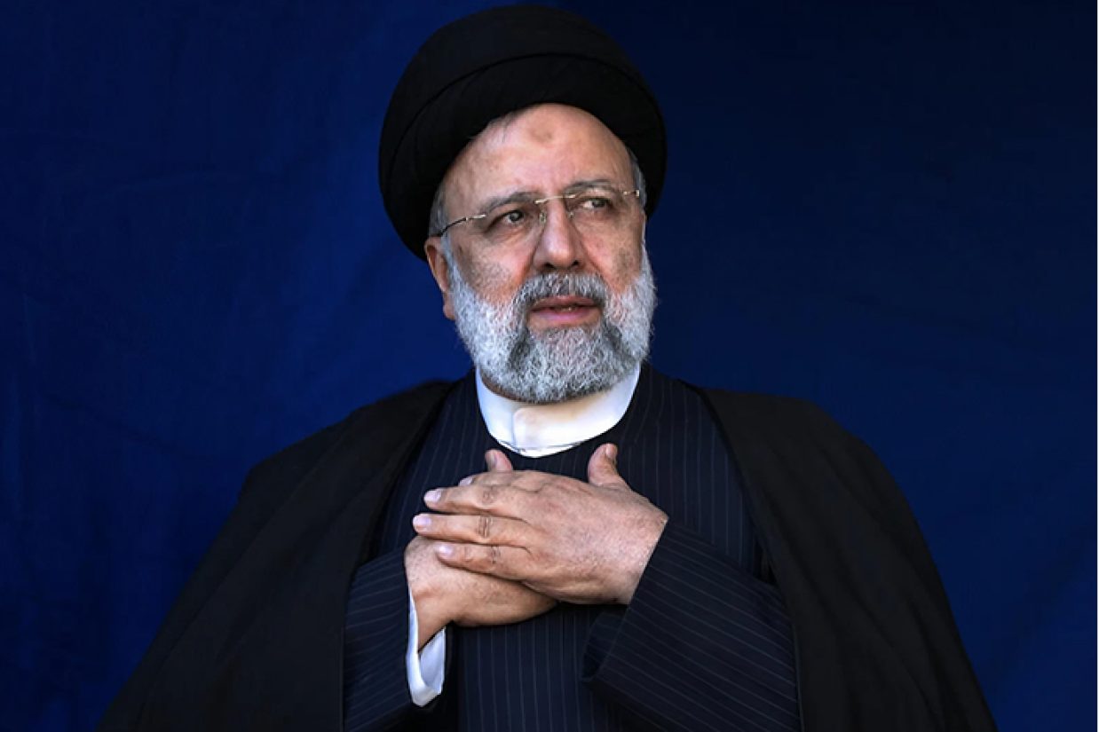 همزمان با انتشار خبر درگذشت رئیسی، کاربران شبکه‌های اجتماعی، کنشگران، خانواده‌های دادخواه و شخصیت‌های خارجی، نقش او را در اعدام زندانیان دهه شصت یادآور شدند.