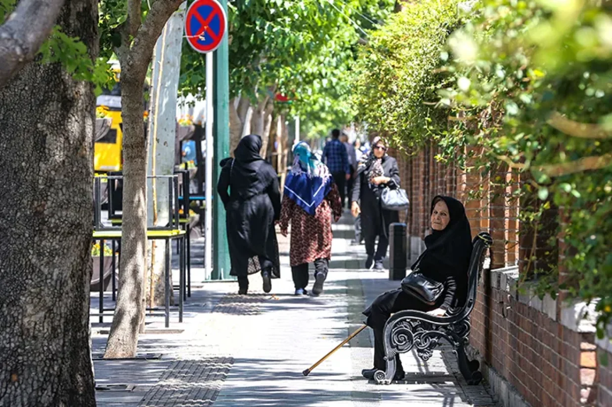 رئیس مرکز جوانی جمعیت، سلامت خانواده و مدارس وزارت بهداشت اعلام کرد که سالمندان حدود ۱۱.۵ درصد از جمعیت کشور را تشکیل می‌دهند و تنهایی به‌عنوان چالش اصلی سالمندان در سراسر جهان مطرح است.