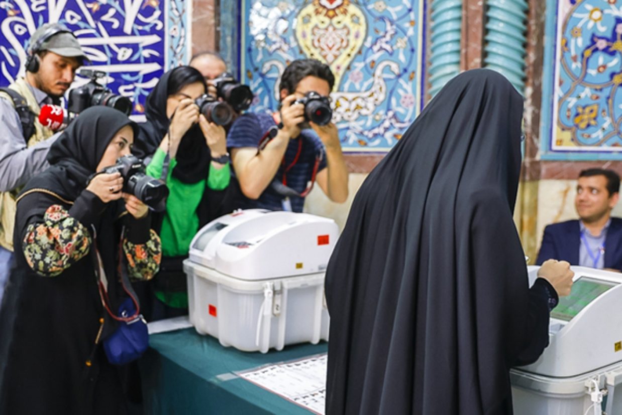 دور دوم انتخابات مجلس دوازدهم شورای اسلامی امروز - جمعه ۲۱ اردیبهشت - از ساعت ۸ صبح در ۲۲ حوزه انتخابیه شروع شد.