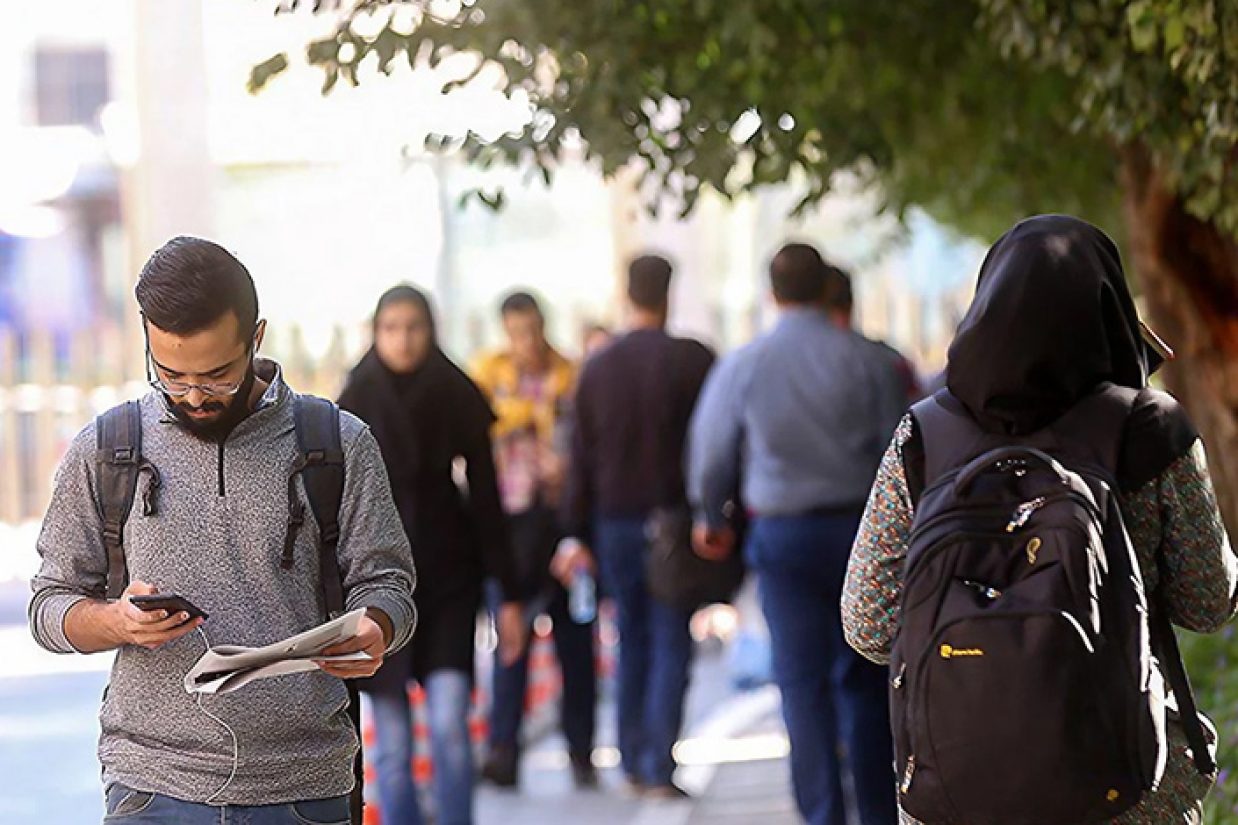 به گفته بیژن اشتری، وزیر اقتصاد در سخنان اخیرش نشان داد که جهش تولید با مشارکت مردم «یک شعار تو خالی» است.