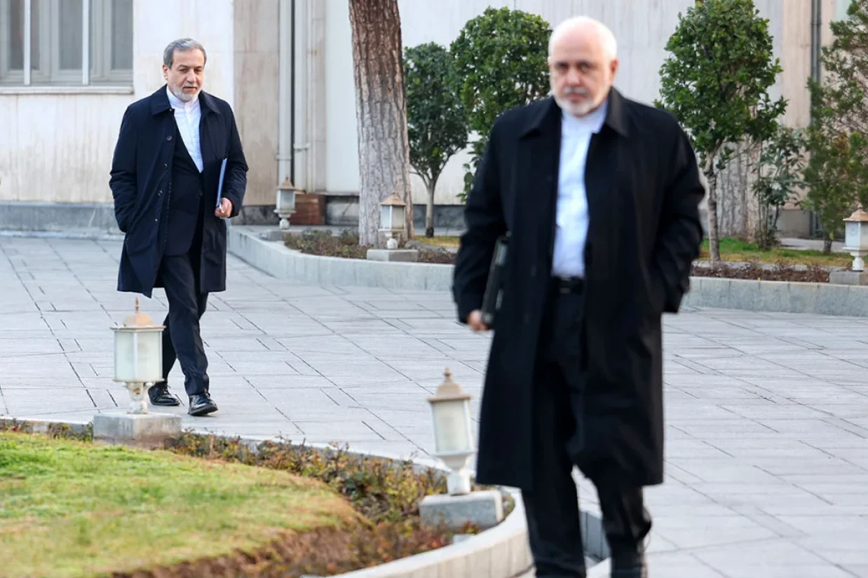 یک عضو کمیسیون امنیت ملی مجلس شورای اسلامی در واکنش به کناره‌گیری جواد ظریف از معاونت ریاست جمهوری گفته است که تفکراتی مانند ظریف هیچ جایی برای نقش‌آفرینی ندارند. دیگر، چیزی به نام برجام وجود ندارد و زمینه‌ای برای رسیدن به توافق نیست.