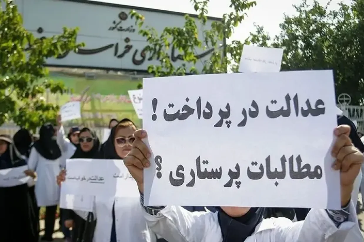 پرستاران در استان‌ های خراسان رضوی، فارس، مرکزی، زنجان، آذربایجان شرقی، اصفهان، خوزستان و کهگیلویه و بویراحمد با توقف فعالیتهای شغلی دست به اعتصاب زدند.