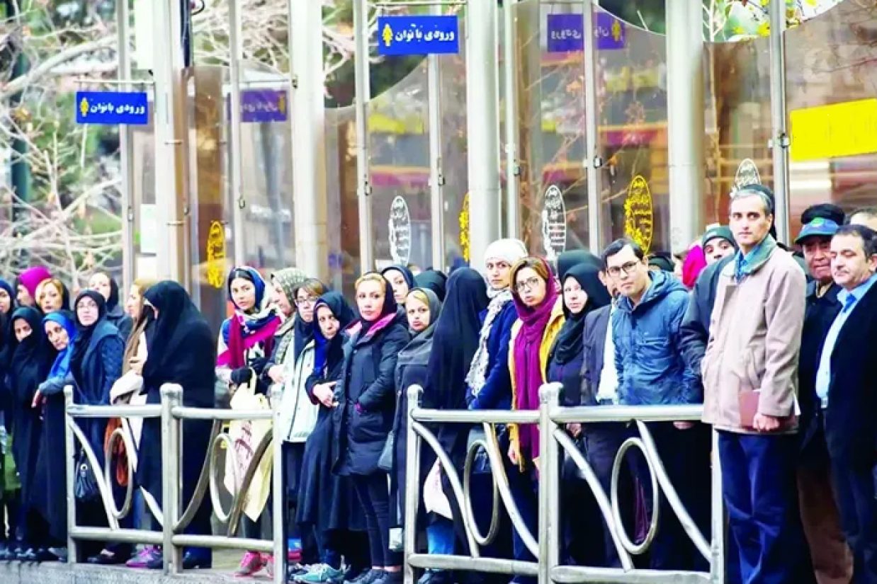 رانندگان خط ۷ بی آرتی سامانه ۴ اتوبوسرانی، روز چهارشنبه ۱۶ اسفند، به‌علت تأخیر در پرداخت عیدی پایان سال و تعیین سقف پرداخت عیدی از سوی شهرداری اعتصاب کردند.