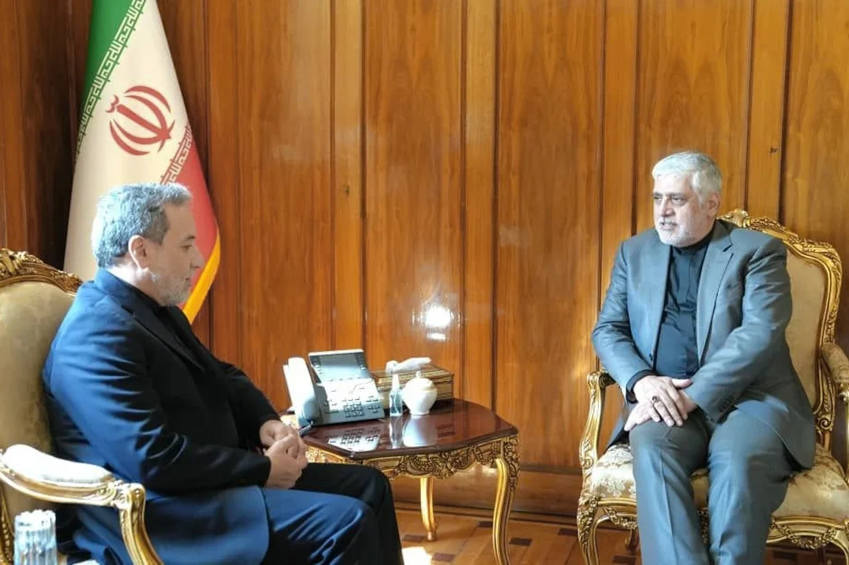 سخنگوی وزارت امور خارجه جمهوری اسلامی گفت که سفیر جمهوری اسلامی لبنان را ترک نخواهد کرد و به کارش ادامه خواهد داد.