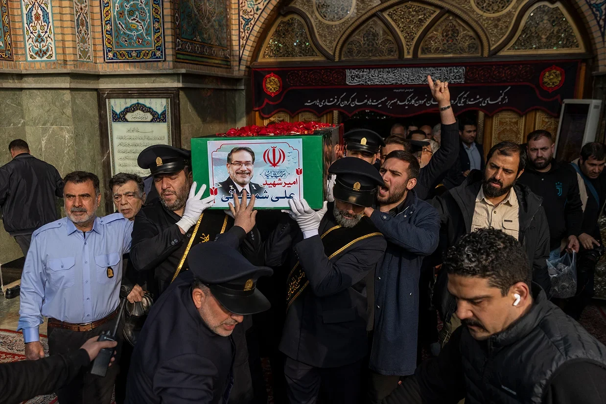 مراسم تدفین علی شمخانی، دبیر سابق شورای امنیت ملی جمهوری اسلامی، امروز در «امامزاده صالح» برگزار شد.