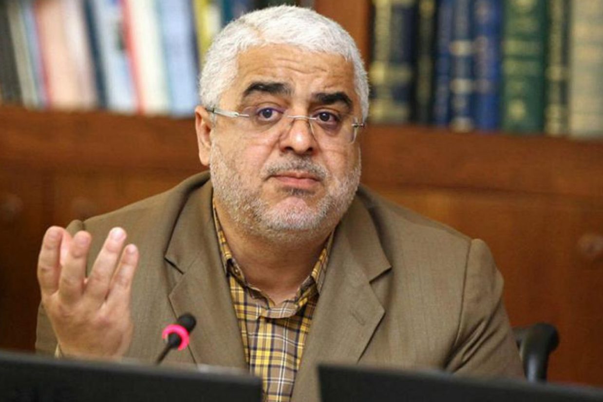 غلامعلی جعفرزاده، نماینده پیشین مجلس اشاره کرد که اولویت مجلس یازدهم حل مسئله عفاف و حجاب و داستان سگ و گربه بود و برنامه اقتصادی نداشت.