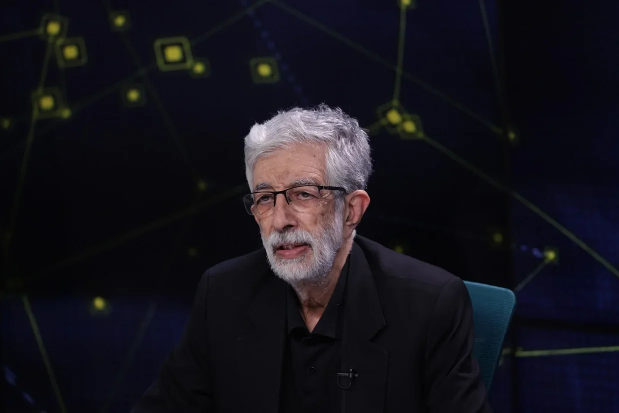 غلامعلی حداد عادل، پدر همسر مجتبی خامنه‌ای گفته است که از بیانیه رهبر جمهوری اسلامی در مورد توافق با آمریکا برداشت اشتباهی صورت گرفته است.