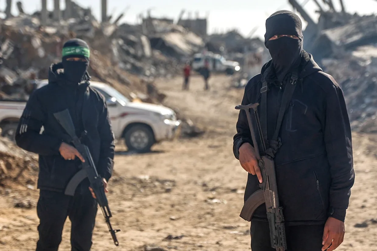 در آستانه مذاکرات خلع سلاح، حماس قصد دارد حدود ۱۰ هزار نیروی پلیس خود را در ساختار اداره جدید غزه با حمایت آمریکا ادغام کند.