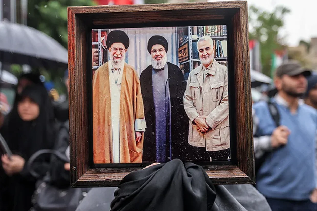 به دنبال تایید خبر کشته شدن حسن نصرالله در حمله اسرائیل به بیروت، شخصیت‌ها و مقامات جمهوری اسلامی از جمله علی خامنه‌ای و روسای جمهور فعلی و پیشین پیامهای تسلیت صادر کردند.