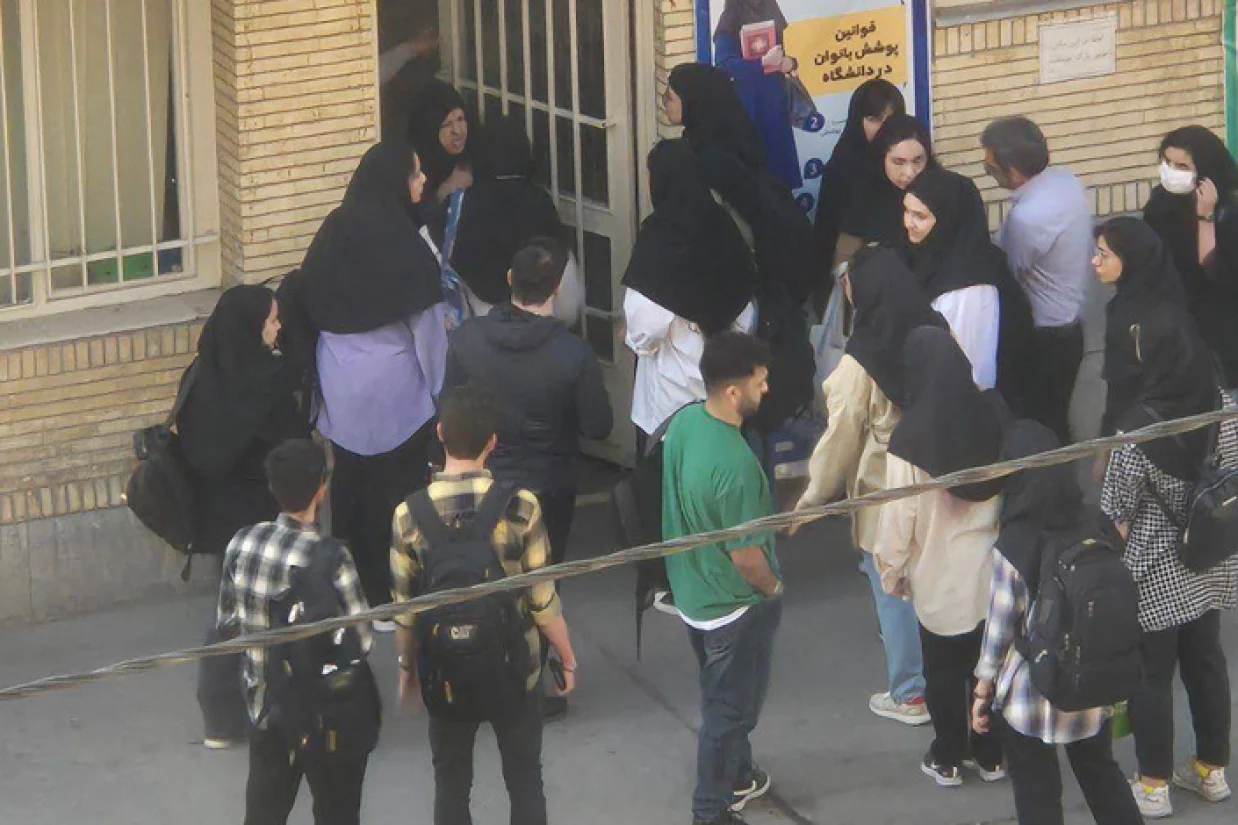 همزمان با اجرای طرح موسوم به «نور»، حراست دانشگاه امیرکبیر دست‌کم ۲۰ دانشجو را به دلیل «نوع پوشش» از ورود به دانشگاه منع کرد.