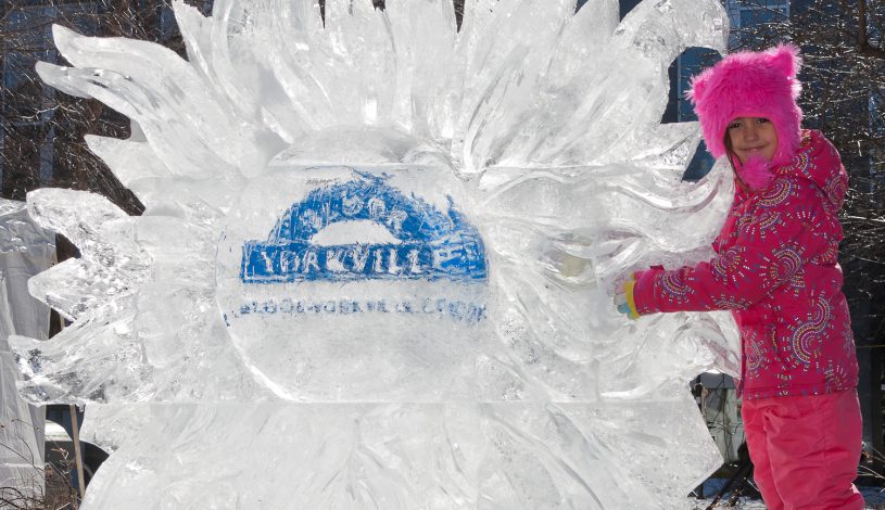 از تماشای مجسمه های یخی در فستیوال یخ در روزهای  ۲۵ و ۲۶ فوریه لذت ببرید. (Photo credit: Courtesy NKPR)