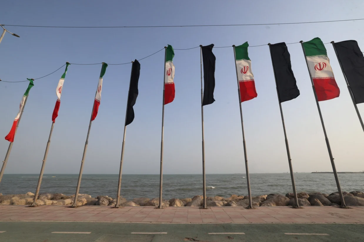 پرچم‌های جمهوری اسلامی در بندرعباس - Atta Kenare/AFP via Getty Images