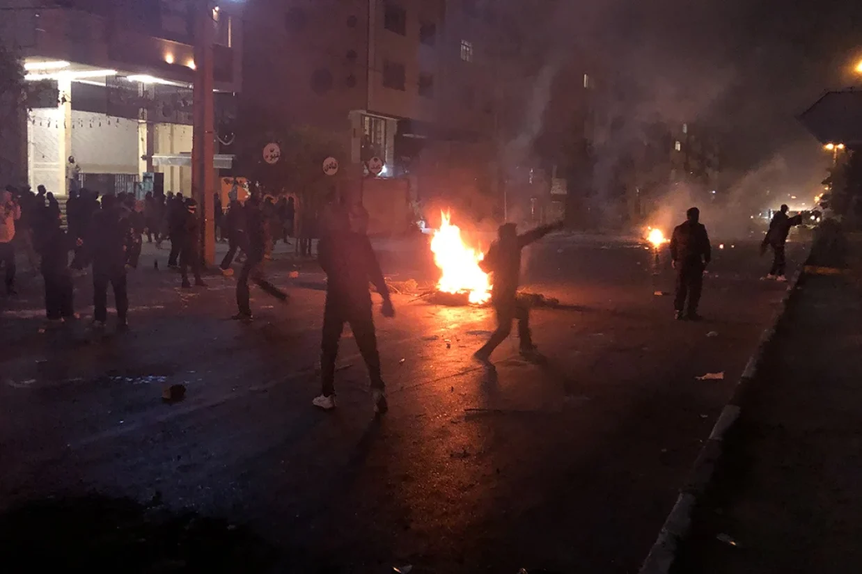 وزیر آموزش و پرورش جمهوری اسلامی تأیید کرد که در جریان خیزش ملی ایرانیان در دی‌ماه تعدادی از معلمان و دانش‌آموزان کشته شده‌اند.