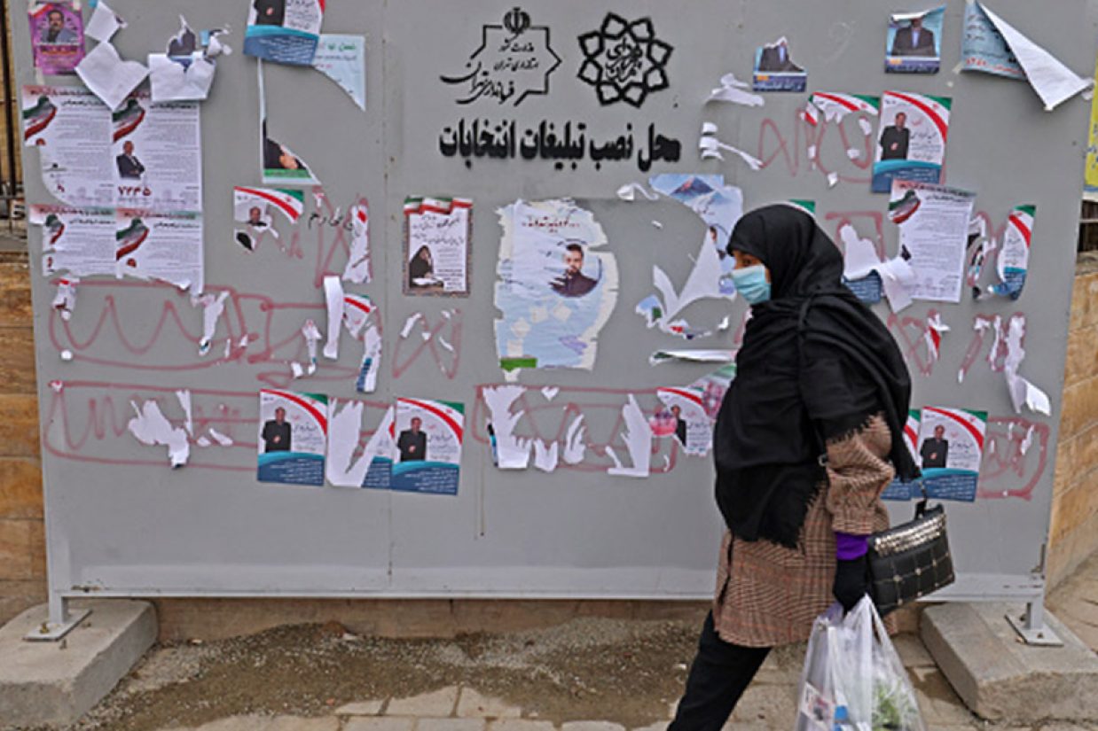 انتخابات خبرگان و مجلس شورای اسلامی در حالی امروز در ایران برگزار می‌شود که رسانه‌های خارجی، کارشناسان مسائل سیاسی و اکثریت اقشار مردم معتقدند که این انتخابات با استقبال و مشارکت بسیار کمی مواجه خواهد شد.