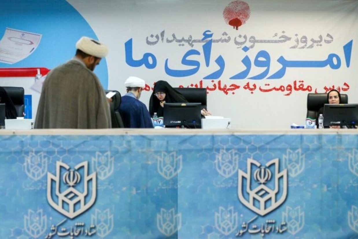 در حالی که کمتر از سه هفته به چهاردهمین دوره انتخابات ریاست‌جمهوری ایران مانده است، هر یک از نامزدها سعی کرده‌اند با شعارهای انتخاباتی خود رای مردم را به خود جلب کنند.