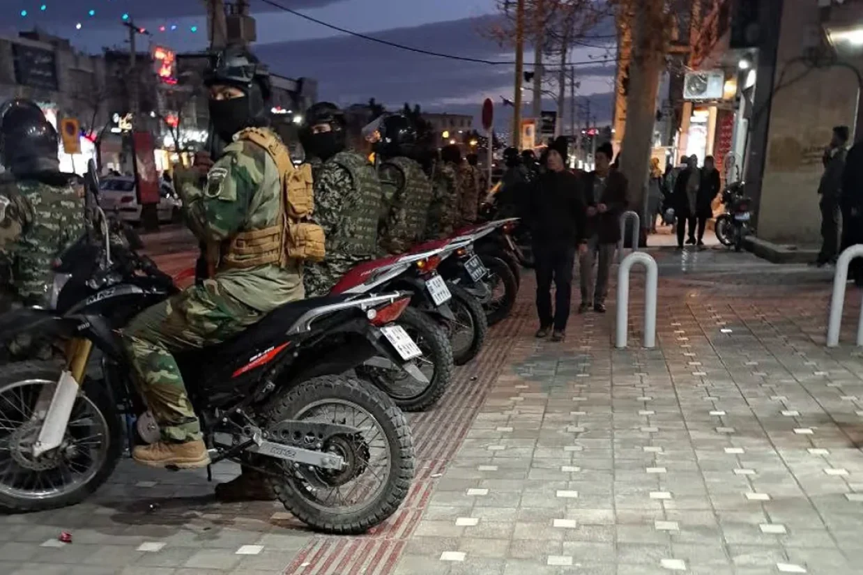 سازمان عفو بین‌الملل اعلام کرد که قطع سراسری اینترنت نه‌تنها نقض‌های حقوق بشری را پنهان می‌کند، بلکه خود به‌تنهایی یک نقض جدی حقوق بشر به شمار می‌رود.