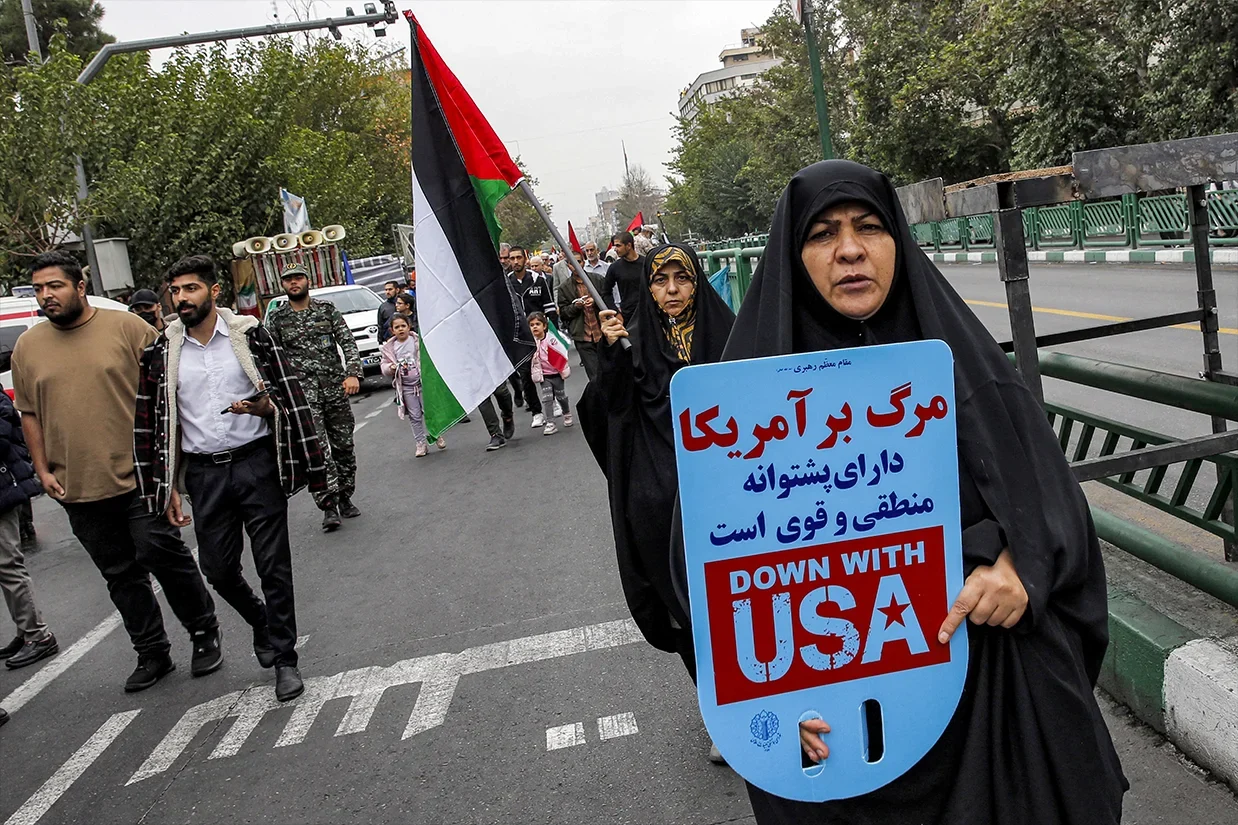 عضو مجلس شورای اسلامی در واکنش به گزارش‌های منتشرشده درباره حذف شعار «مرگ بر آمریکا» گفت که حتی اگر تمامی مفاد توافق به نتیجه برسد و بند به بند آن به اجرا درآید، باز هم این شعار «عبادت» محسوب می‌شود.