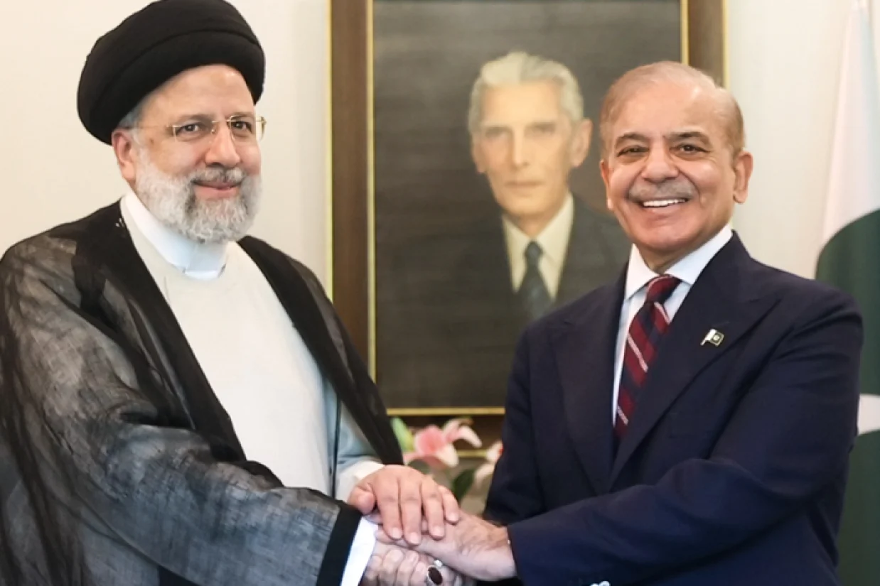 ابراهیم رئیسی و شهباز شریف، نخست‌وزیر پاکستان، متعهد شدند که تجارت بین خود را به ۱۰ میلیارد دلار در سال افزایش دهند.