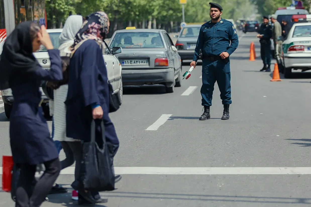 فرماندهی انتظامی جمهوری اسلامی اعلام کرد شهروندان در خودروها و اماکن عمومی از «تظاهر به روزه‌خواری» خودداری کنند.