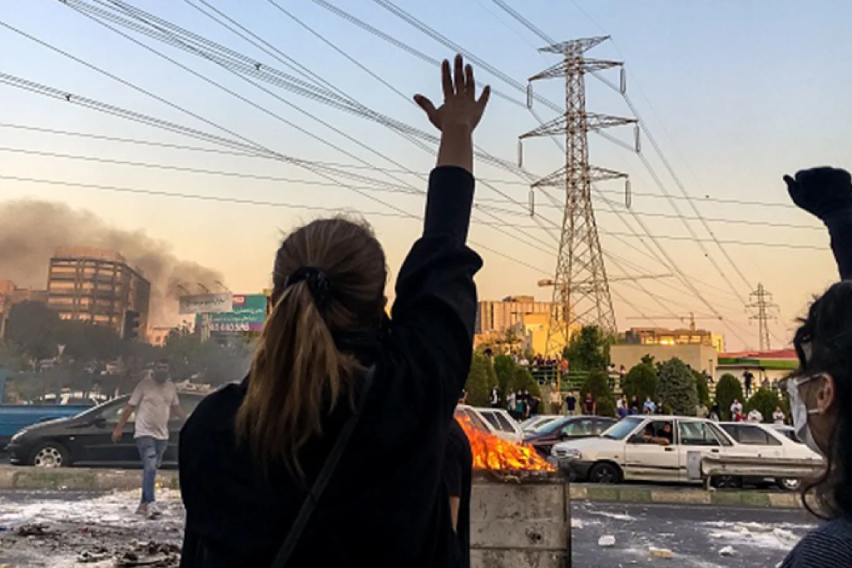 دیده‌بان حقوق بشر اعلام کرده است که نیروهای امنیتی و بازجویان جمهوری اسلامی برای گرفتن اعترافات دروغین از معترضان بازداشت شده، به آن‌ها تجاوز کرده‌اند.