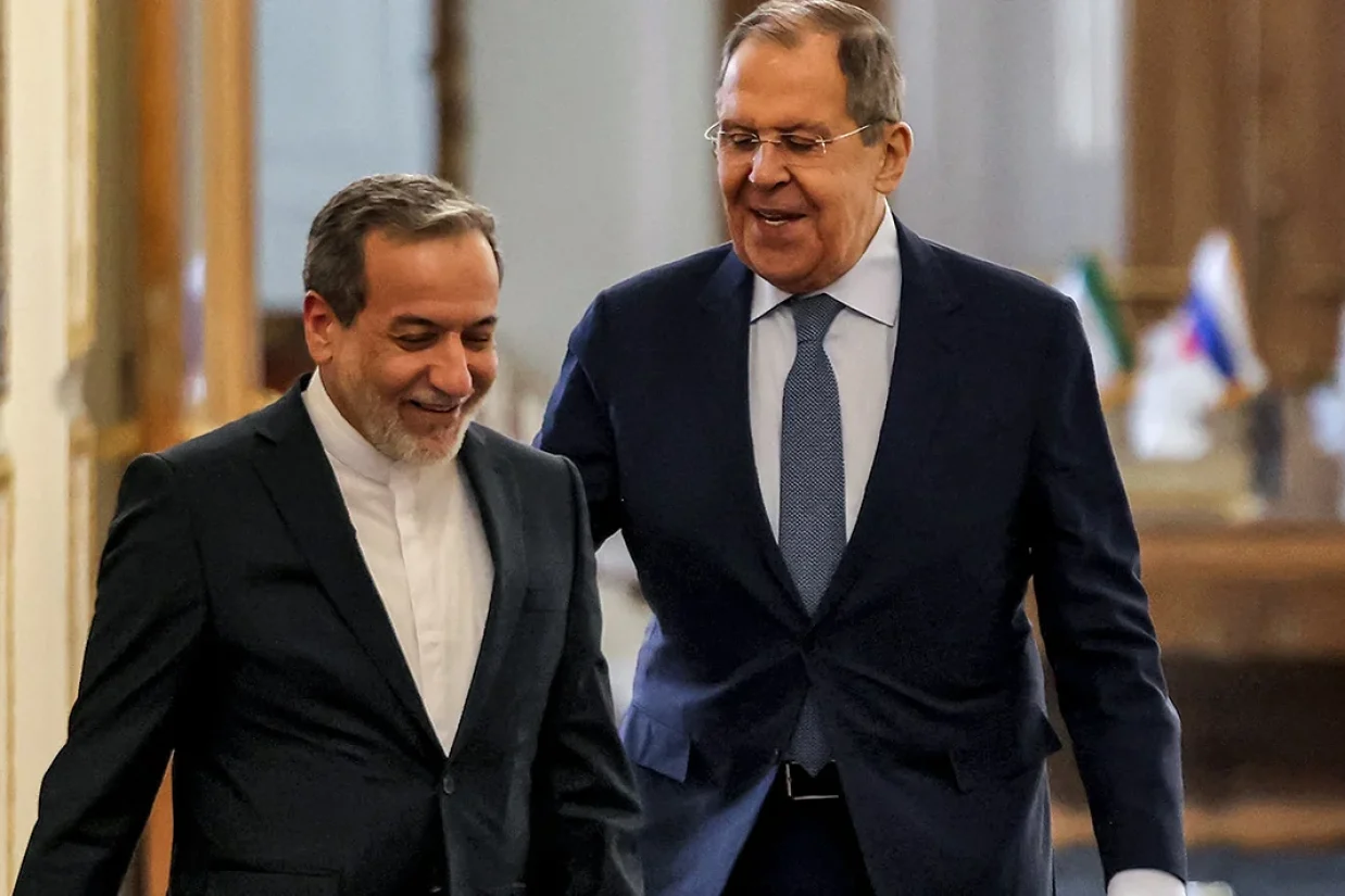 وزیران خارجه روسیه و جمهوری اسلامی ایران در آستانه نشست شورای حکام آژانس بین‌المللی انرژی اتمی، تلفنی گفت‌وگو کردند. این تماس هم‌زمان با افزایش فشارهای بین‌المللی بر برنامه هسته‌ای ایران انجام شد.
