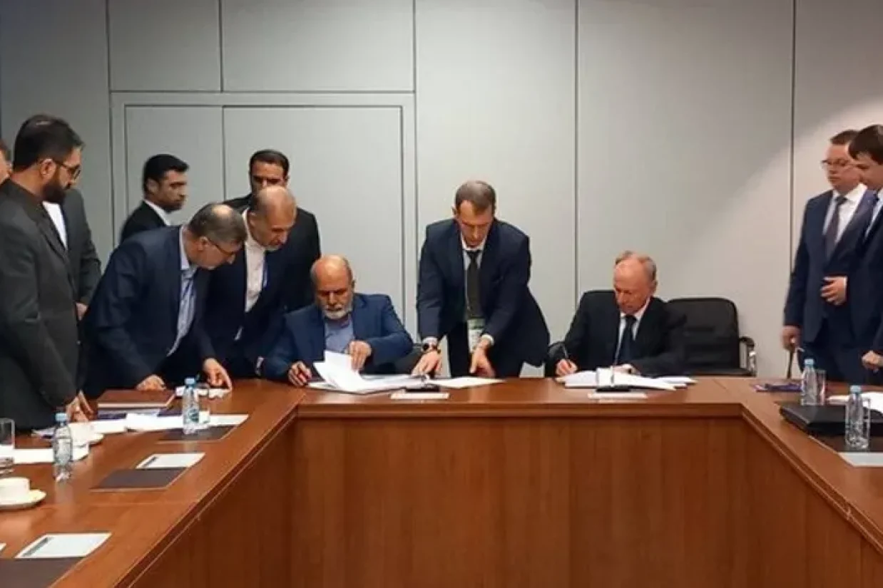 دبیران شورای امنیت ملی جمهوری اسلامی و روسیه درحاشیه دوازدهمین اجلاس نمایندگان مقامات عالی کشورها در امور امنیتی، یک یادداشت تفاهم امنیتی امضا کردند.