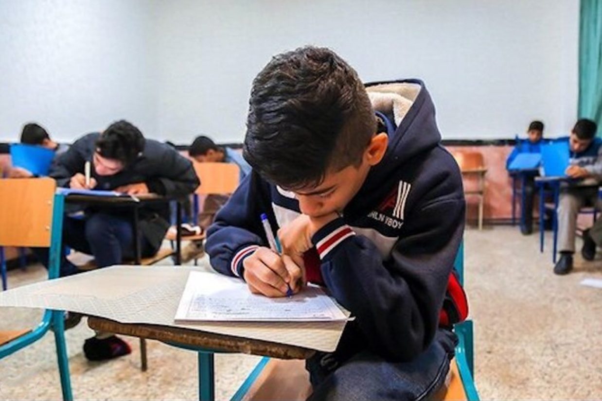 میانگین نمرات دانش‌آموزان در دروس نظری و نیز تجمیع تعداد دانش‌آموزان ترک‌تحصیل کرده یا بازمانده از تحصیل، چهره وحشتناکی را ترسیم می‌کنند.