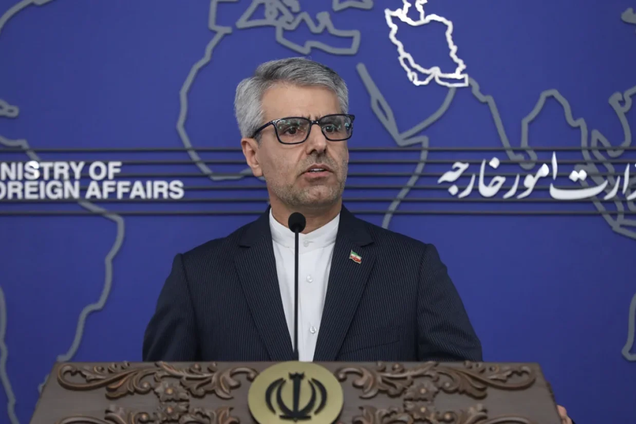 اسماعیل بقایی، سخنگوی وزارت امور خارجه جمهوری اسلامی گفت که جمهوری اسلامی تجربه «تلخ» از رابطه با آمریکا دارد و هر وقت نظام به جمع‌بندی برسد، در مورد پیشنهاد توافق صلح ترامپ تصمیم می‌گیرد.