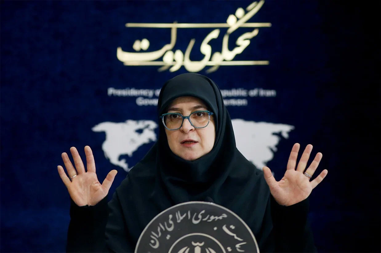سخنگوی دولت مسعود پزشکیان گفته است که به منظور تسهیل خروج شرکت‌کنندگان در مراسم تشییع علی خامنه‌ای، روز سه‌شنبه ۱۶ تیر، تهران تعطیل است.