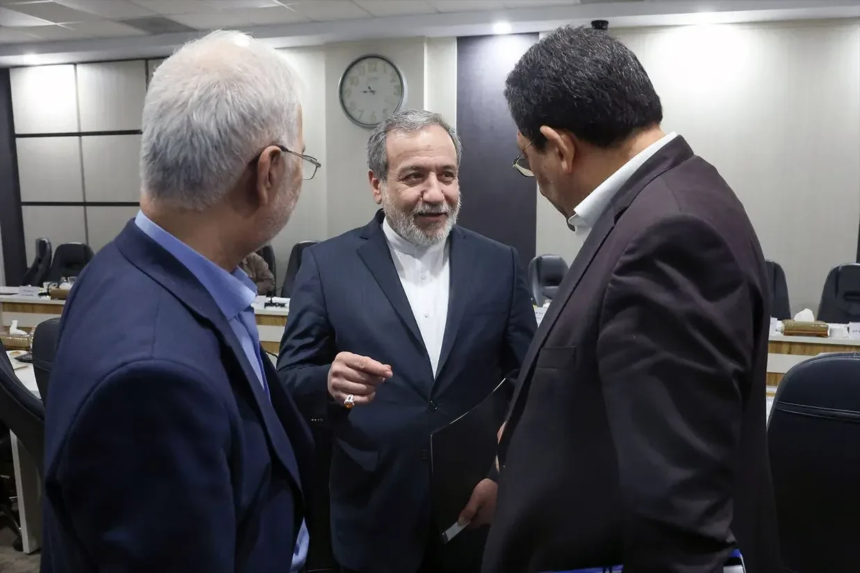 احمد آریایی‌نژاد، نماینده مجلس شورای اسلامی گفت مذاکرات عراقچی با سیاست‌ها و مسیر تعیین‌شده از سوی حاکمیت هماهنگی ندارد.