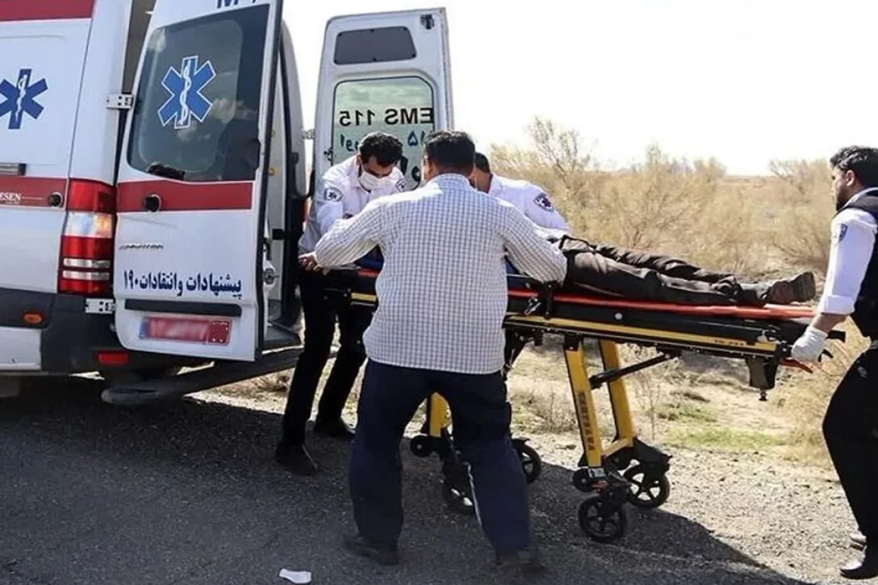 واژگونی یک اتوبوس حامل مسافران ایرانی در عراق به کشته‌شدن ۵ نفر و زخمی‌شدن ۵۷ نفر انجامید.
