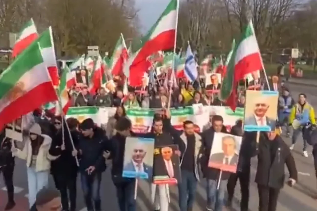 در آستانه سالگرد ۲۲ بهمن، گروهی از ایرانیان مقیم اروپا با برگزاری تجمعات اعتراضی در شهرهای مختلف مخالفت خود را با حکومت جمهوری اسلامی اعلام کردند.