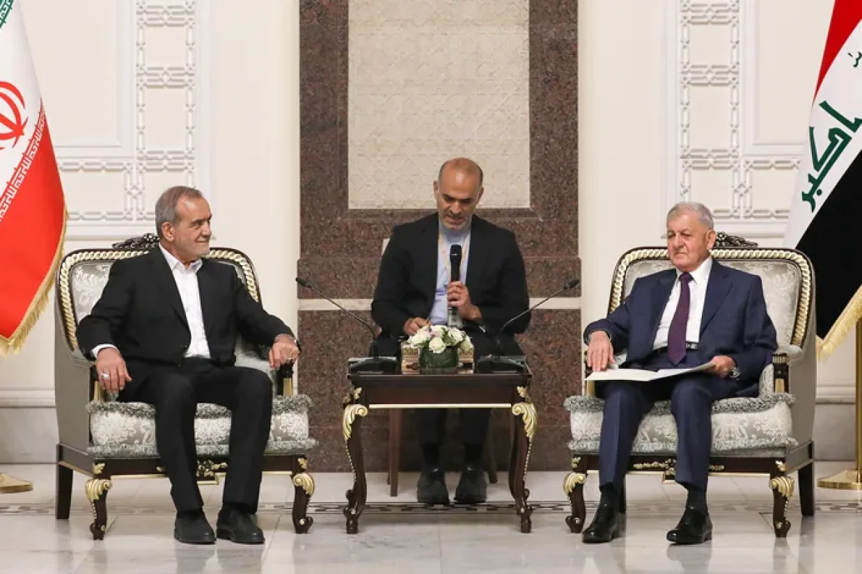 مسعود پزشکیان، رئیس دولت چهاردهم جمهوری اسلامی در سفر به عراق، در دیدار با عبداللطیف رشید، رئیس‌ جمهور عراق خواستار حذف مرزهای کشورهای اسلامی شد.