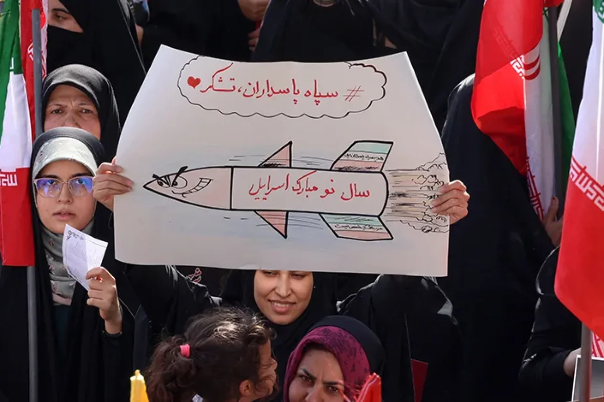تنش بین ایران و اسرائیل پس از حملات موشکی جمهوری اسلامی به اسرائیل افزایش یافته و تأثیرات گسترده‌ای بر اقتصاد ایران و حتی بازارهای جهانی داشته است.