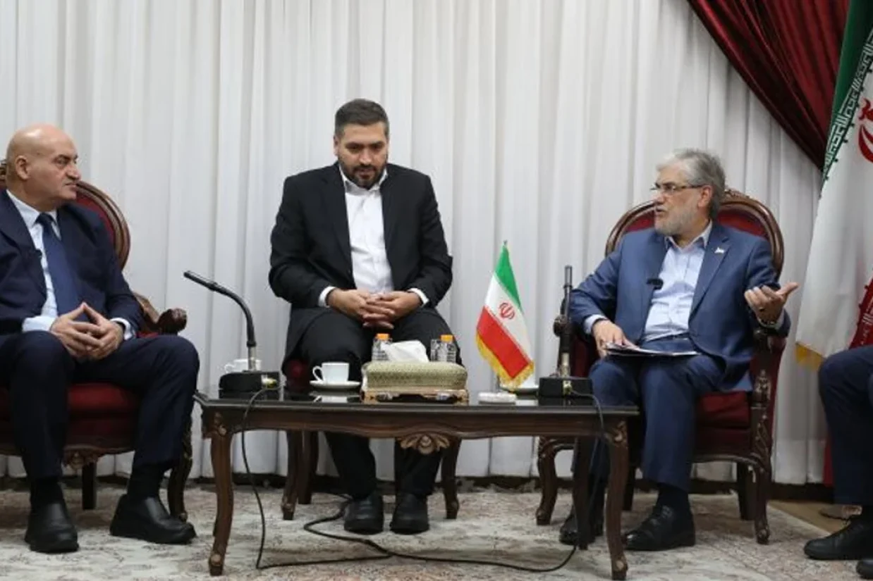 حسین سیمایی صراف، وزیر علوم، تحقیقات و فناوری دولت پزشکیان گفته است که یکی از اهداف این وزارتخانه تحصیل دانشجویان عراقی در بهترین دانشگاه‌های ایران است.