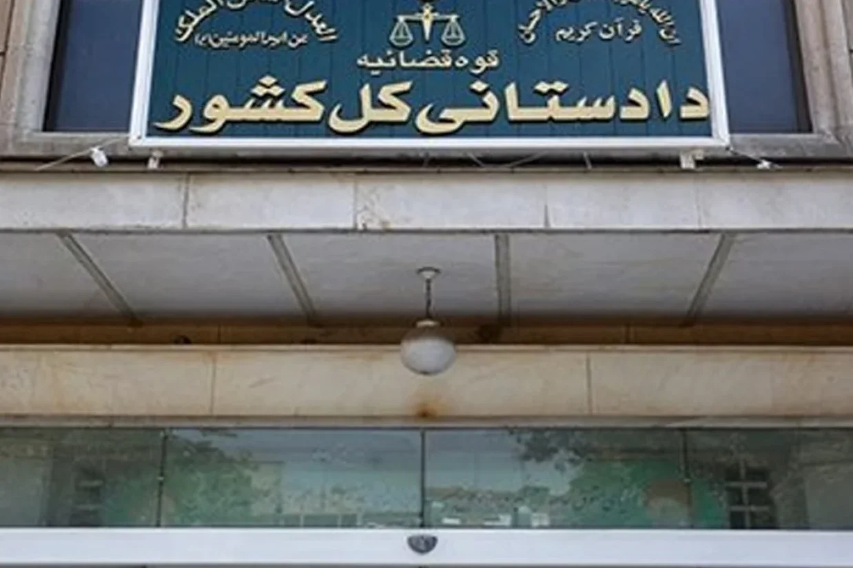دادستانی کل جمهوری اسلامی در اطلاعیه‌ای اعلام کرد ایرانیانی که در خارج از کشور با آنچه «دشمنان متجاوز» خوانده شده همکاری کنند، با مصادره اموال و مجازات‌های سنگین مواجه شوند.